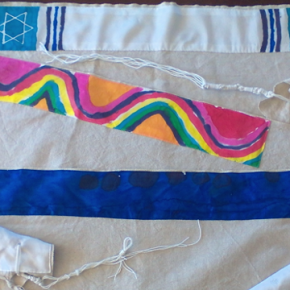 What kind of fabric can you use to make a tallit?